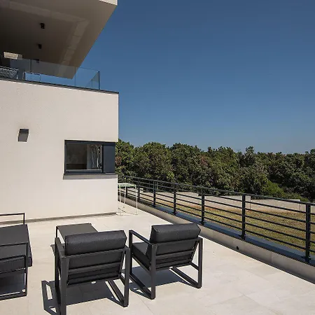 Modernes Mit Grosser Terrasse شقة *