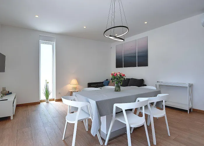 Modernes Mit Grosser Terrasse Apartman