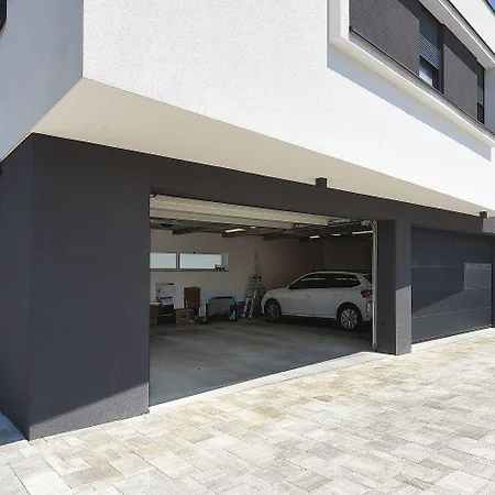 Apartment Modernes Mit Grosser Terrasse *