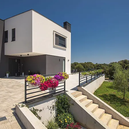 Modernes Mit Grosser Terrasse Pjescana Uvala