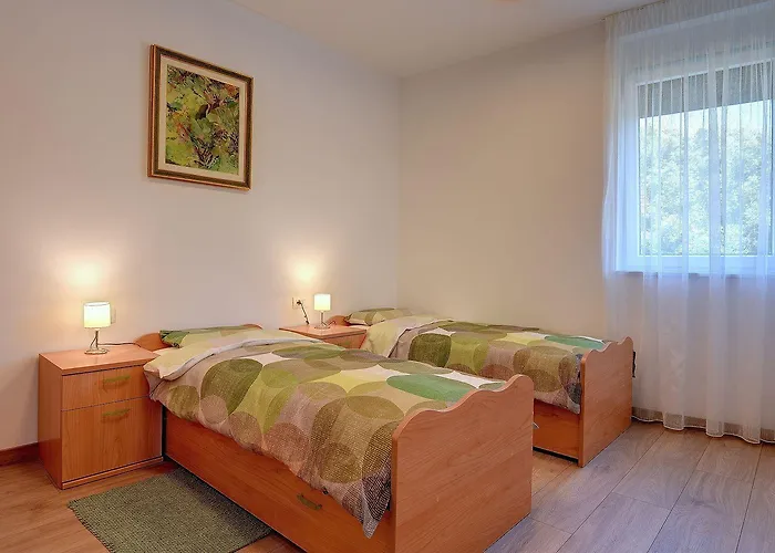 Modernes Mit Grosser Terrasse بيشكانا أوفالا