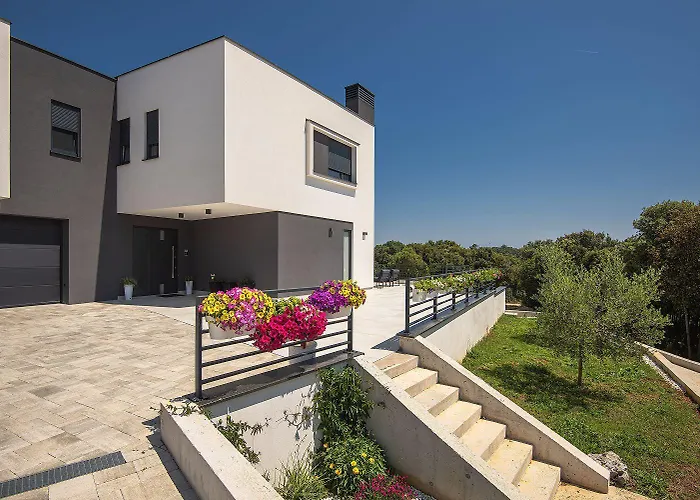 Modernes Mit Grosser Terrasse Pjescana Uvala